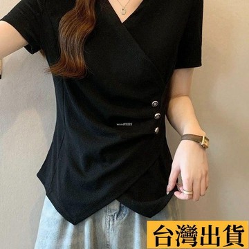 🌾限時低價🌴 大碼設計感不規則正肩V領短袖T恤女夏季新款胖mm收腰遮肉外穿上衣 短袖上衣女 短版T恤 韓版上衣 夏天