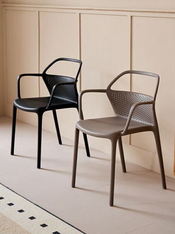 家用餐椅 北歐塑料餐椅家用陽臺休閑椅戶外可疊摞洽談椅商用酒店扶手靠背凳