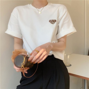 AKARA 女韓版流行造型熊白色短袖T恤上衣(不限季節/ M-2XL /中大尺碼 / 2色)