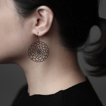 moorigin 大理花耳環 S | 可改夾式・醫療鋼・抗過敏・不掉色