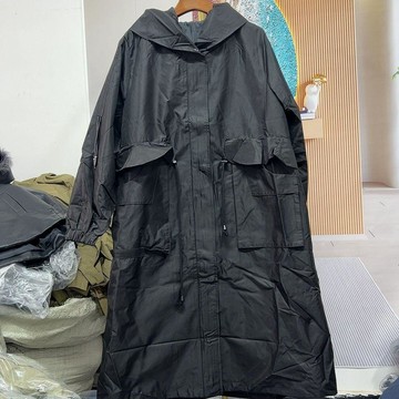 收腰大尺碼風衣外套 連帽中長款花瓣口袋 寬鬆遮肉 休閒時尚 春秋穿搭 微胖女孩 包容版型 韓版大碼女裝 新款