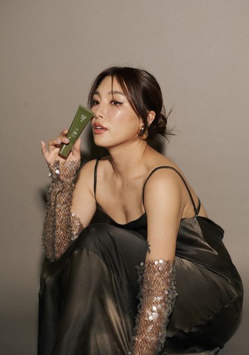 【範例1】???????????????? 隔離日用精華乳40ml SPF50 ★★★ 任意疊擦 ✧ 單擦 ✧ 超彈性用法 ✧ 亞洲 / 健康適用