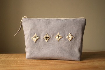 立體萬用拉鍊包 手工刺繡收納包 / 菱形花磚