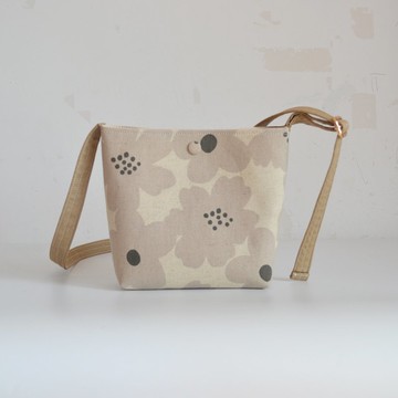 斜跨手機包 / 簡約寫背包 / 灰色大花