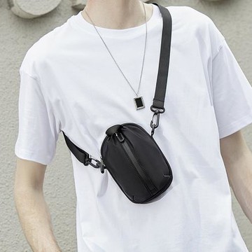 男士斜挎包ins潮牌迷你小挎包個性單肩零錢包掛包嘻哈潮流手機包