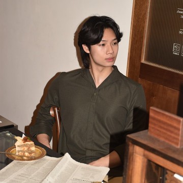 小開領細格上衣