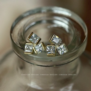 【12/12福利專場，售完無補】通體925純銀復古鋯石耳釘1入