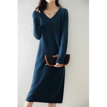 2023冬季新款v領打底毛衣裙女中長款寬松過膝直筒針織加厚連衣裙