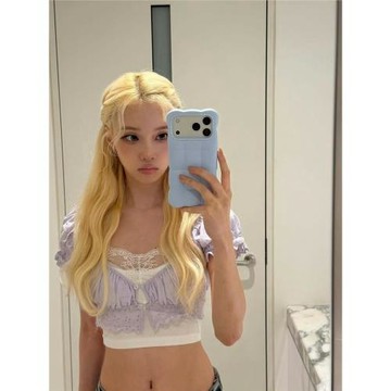 新款自制韓國aespa同款金冬天韓系甜美蕾絲褶皺娃娃領泡泡袖襯衫
