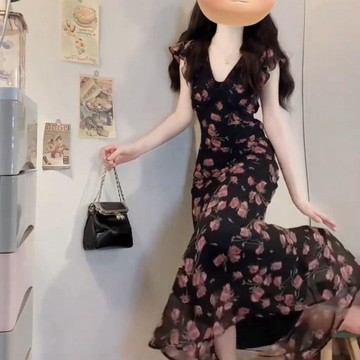 ✨高階款✨法式小飛袖黑色碎花連衣裙子女夏季新款爆款氣質絕美包臀長裙