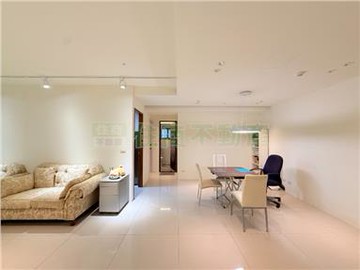 三多商圈晶閣三房平車｜高雄市前鎮區南天街