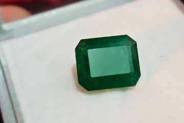 鮮豔綠色 9.16 克拉 大克拉天然真品認證尚比亞祖母綠