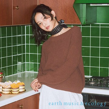 earth music&ecology 蓬鬆毛絨感寬領羅紋針織上衣(01000613300)