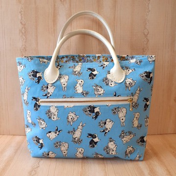 淺藍色 兔子 合成皮革 迷你托特包 花朵圖案 拉鍊口袋 可愛 日本手工 台灣製造