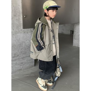 男童外套春秋款2025新款中大兒童秋裝炸街連帽風衣男孩秋季沖鋒衣