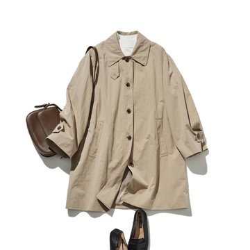 可輕鬆駕馭長達數季的百搭單品：風衣式中長款外套 米色 251003-1