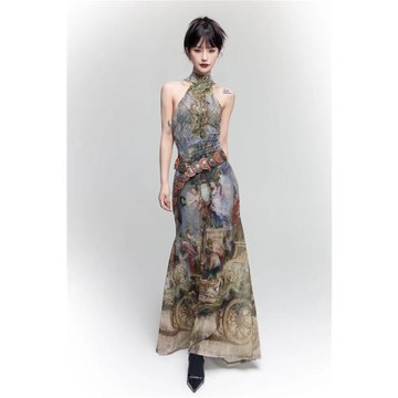 暗黑2026夏季新款復古歐洲油畫風交叉木環露背高領顯瘦連衣裙長裙