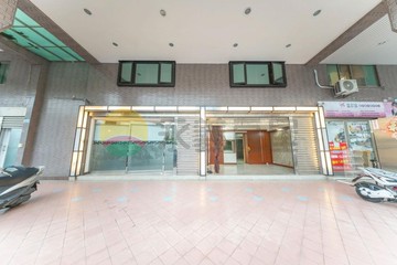 二聖英明雙商圈輕軌大面寬正路上樓店住｜高雄市前鎮區公正路