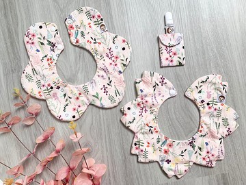 很多花也不會太花的小清新 圍兜兜 口水巾 雙兜組