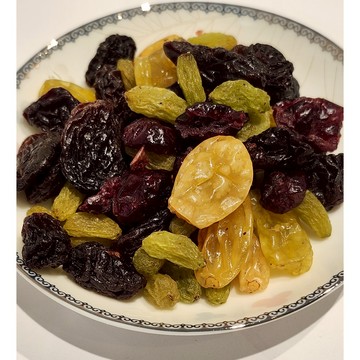 綜合繽紛葡萄果乾（葡萄乾、金黃葡萄乾、青堤子、蔓越莓、番茄乾）600公克