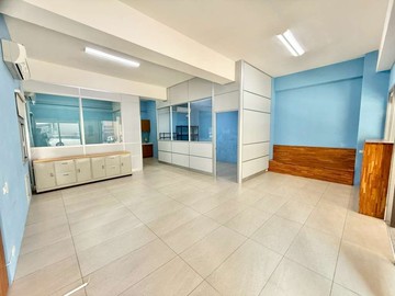 亞灣成功漢神商圈邊間大面寬約7.5米優質店面｜高雄市前金區成功一路