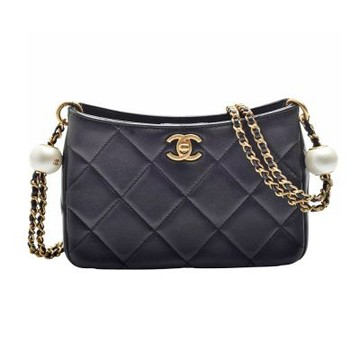 CHANEL 經典雙C LOGO菱格紋羊皮雙珍珠調節球肩背/斜背包(黑色)