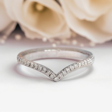 18K 璀璨鑽石V型線戒