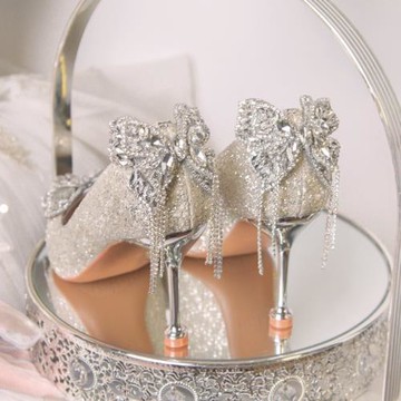 銀色訂婚絕美婚鞋2025新款春夏水晶鞋主婚紗新娘鞋高跟鞋細跟法式