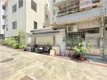高雄站前大面寬車庫一樓美寓｜高雄市三民區建國三路
