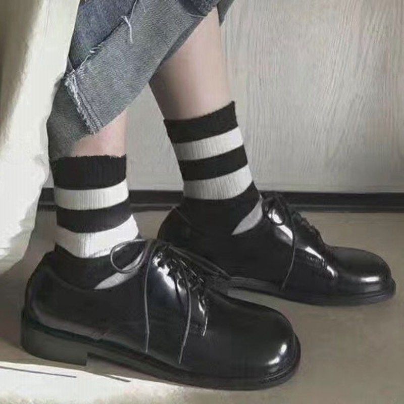 レースアップシューズ シューズ レディース ローファー ぺたんこ 復古系 フラットシューズ エナメル靴 スクエアトゥ 大きいサイズ コーデ フリンジ 通販 Lineポイント最大0 5 Get Lineショッピング