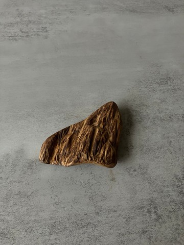 【重油老料生聞香】柬埔寨菩薩沉香 手把件 A13(33克)送收納袋/架