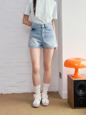後口袋愛心牛仔短褲-藍色