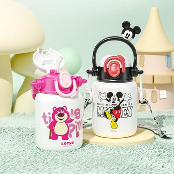 奧特曼316不銹鋼保溫杯兒童吸管杯550ML草莓熊男童女孩水壺吸管款