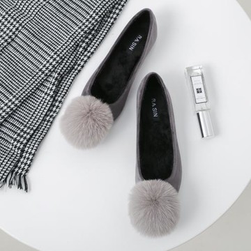 2024春秋韓版尖頭網紅毛球加絨平底單鞋女百搭軟底法式黑色瓢鞋女