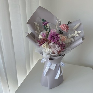 SEE 看見花藝設計|母親節|永生康乃馨|靜靜想你不凋康乃馨花束