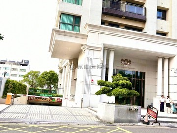 ö高大蛋黃-雙衛浴開窗平車ö｜高雄市楠梓區大學二十六街