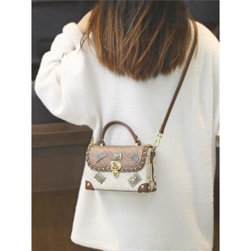 手提斜挎通勤包包女2025新款法式小眾設計高級超火今年流行大容量