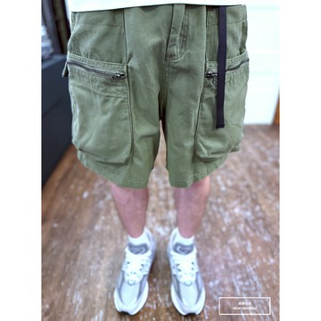 『老爺有喜』重磅多層拉鍊大口袋工裝短褲(NOF25028303)-軍綠破壞抽鬚 彈性修身 重度破壞 水洗刷色 男生工裝褲