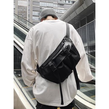 日系男士休閑多功能簡約單肩胸包