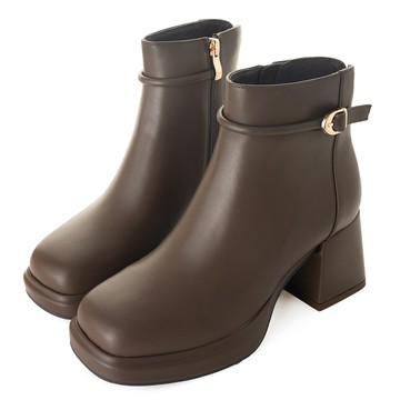 極簡素面金扣細帶防水台粗跟短靴 咖 GB586BN