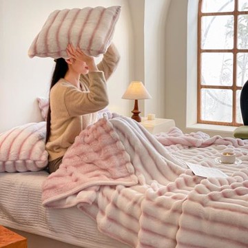 新款兔毛絨背印抽條毯多功能毛毯高克重法萊絨牛奶絨珊瑚絨兔兔絨