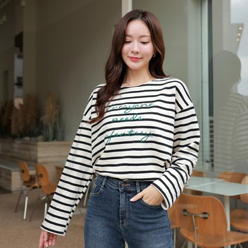 【限量現貨】韓國製．經典橫條紋字母拼色圓領長袖上衣．白鳥麗子 出清