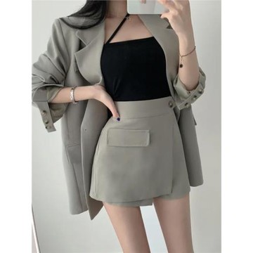 今年流行的女裝套裝韓版西裝外套氣質百搭顯瘦西服+短褲裙兩件套