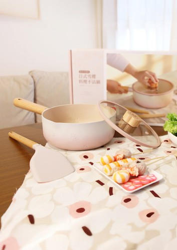 LMG 原木雪櫻日式不沾雪平鍋附蓋22cm