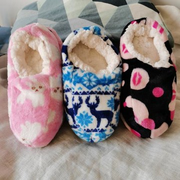 加厚女士地板鞋冬季保暖厚底羊羔絨居家地板鞋防滑嘴唇小鹿圣誕襪