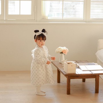 可愛的純米色花朵棉質嬰兒連身裙