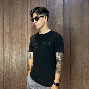 Shop GUCCI 2023 SS Cotton T-shirt with Yankees™ patch (720046