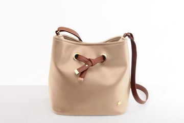 保證不脫皮-一年保固-台灣製作-純素皮革－蝴蝶綴飾包-奶茶色