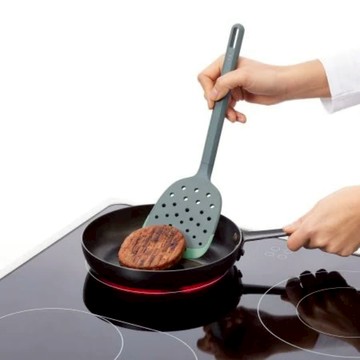 LEKUE｜不沾鍋矽膠濾油鍋鏟 草綠31cm 耐熱廚具用品