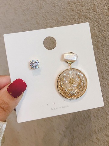 月落星辰耳釘新款潮復古耳飾韓國東大門星空耳墜女不對稱耳環1入